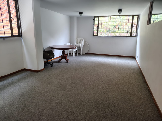 Apartamento de 3 alcobas en venta en Los Rosales, Bogotá, 178 m² · foto 16 de 17