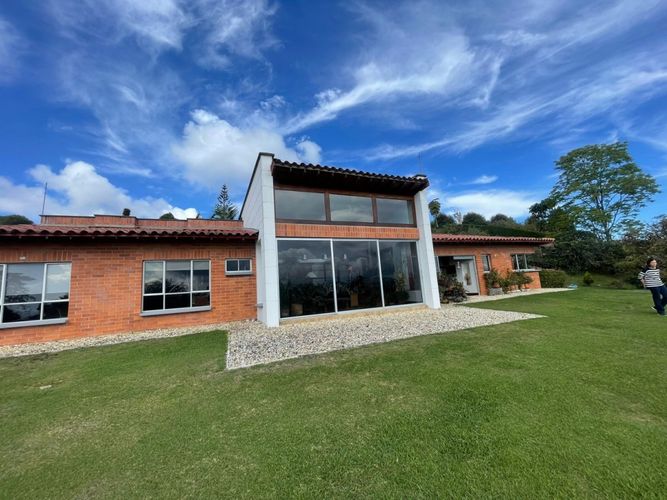 Casa de 3 alcobas en venta en Las Palmas, Envigado, 366 m² · foto 4 de 24