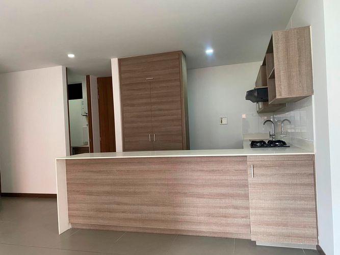 Apartamento de 2 alcobas en arriendo en Loma Del Escobero, Envigado, 83 m² · foto 2 de 17