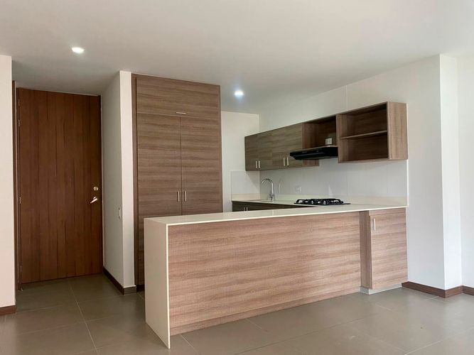 Apartamento de 2 alcobas en arriendo en Loma Del Escobero, Envigado, 83 m² · foto 3 de 17