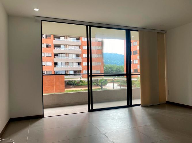 Apartamento de 2 alcobas en arriendo en Loma Del Escobero, Envigado, 83 m² · foto 5 de 17