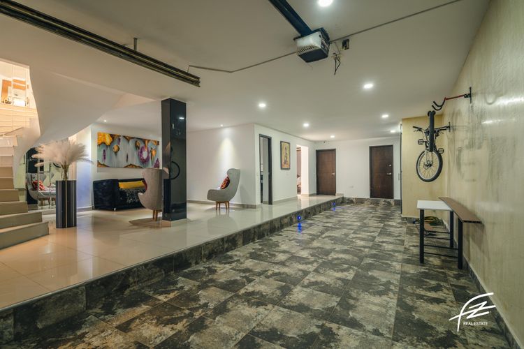 Casa de 4 alcobas en venta en Las Acacias, Medellín, 440 m² · foto 4 de 21