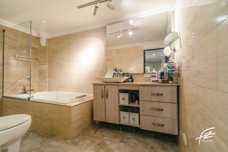 Casa de 4 alcobas en venta en Las Acacias, Medellín, 440 m² · foto 15 de 21