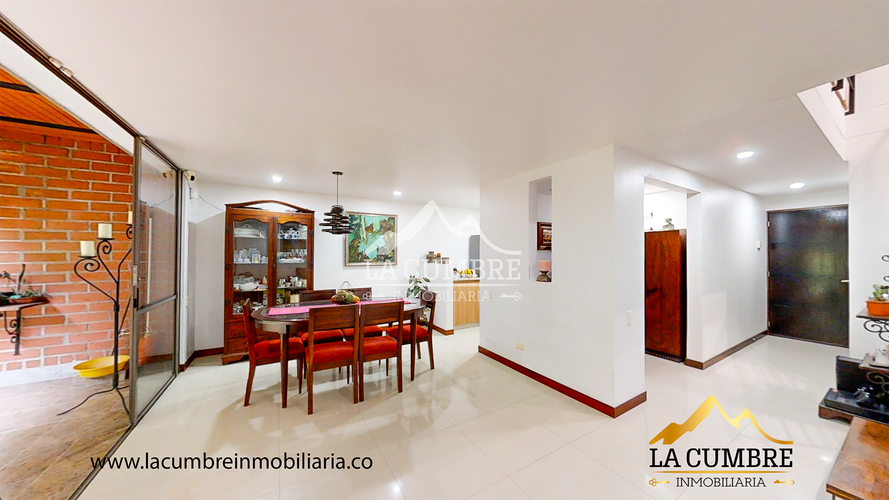 Casa de 3 alcobas en venta en Loma El Atravesado, Envigado, 215 m² · foto 3 de 17
