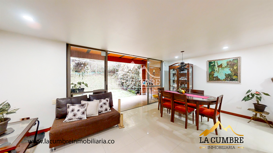 Casa de 3 alcobas en venta en Loma El Atravesado, Envigado, 215 m² · foto 4 de 17