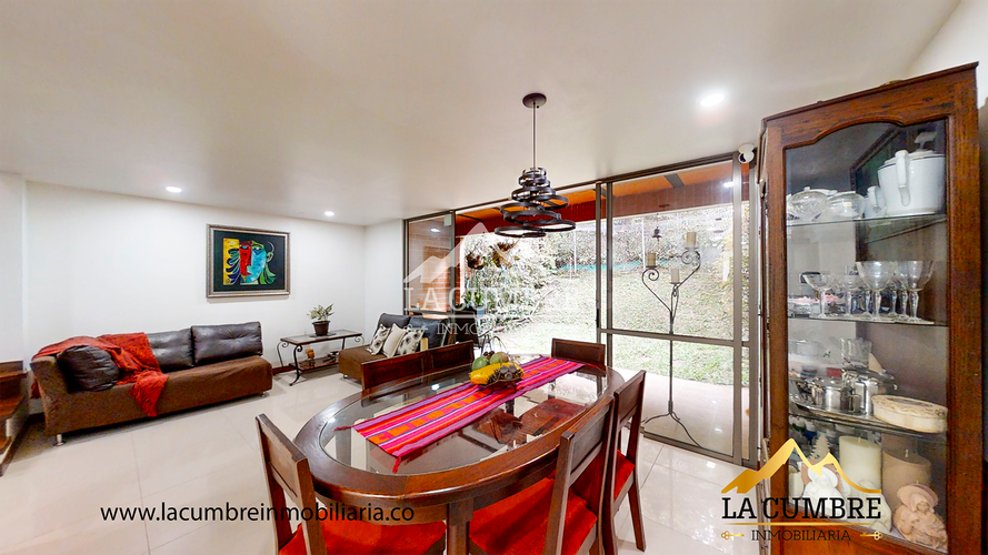 Casa de 3 alcobas en venta en Loma El Atravesado, Envigado, 215 m² · foto 5 de 17