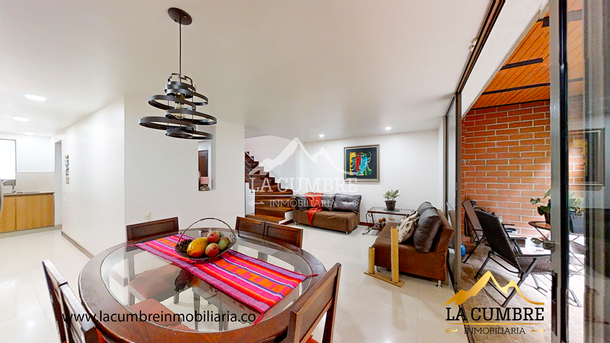 Casa de 3 alcobas en venta en Loma El Atravesado, Envigado, 215 m² · foto 6 de 17