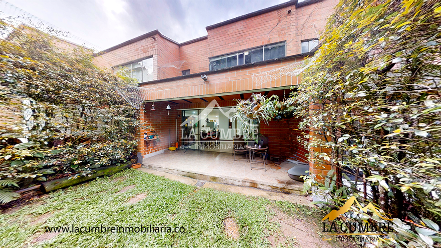 Casa de 3 alcobas en venta en Loma El Atravesado, Envigado, 215 m² · foto 9 de 17