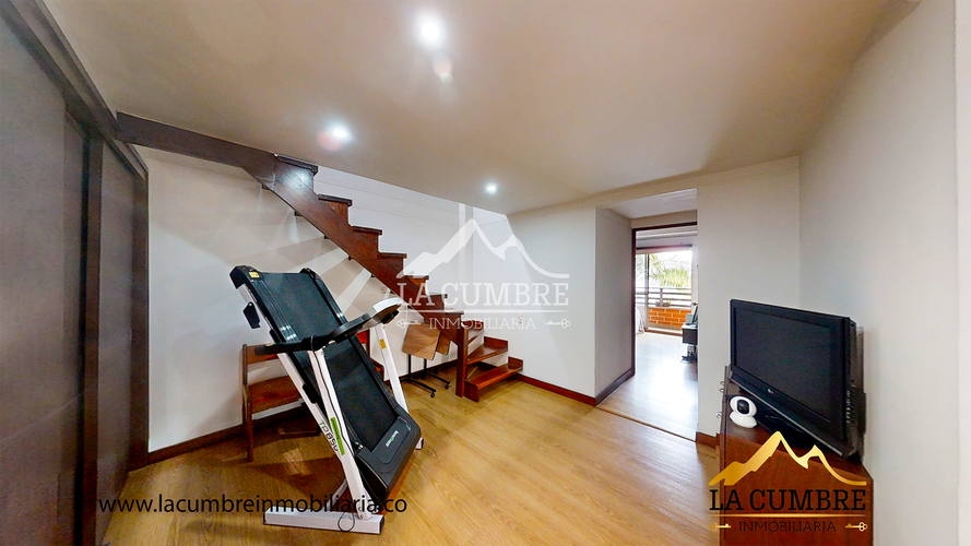Casa de 3 alcobas en venta en Loma El Atravesado, Envigado, 215 m² · foto 10 de 17