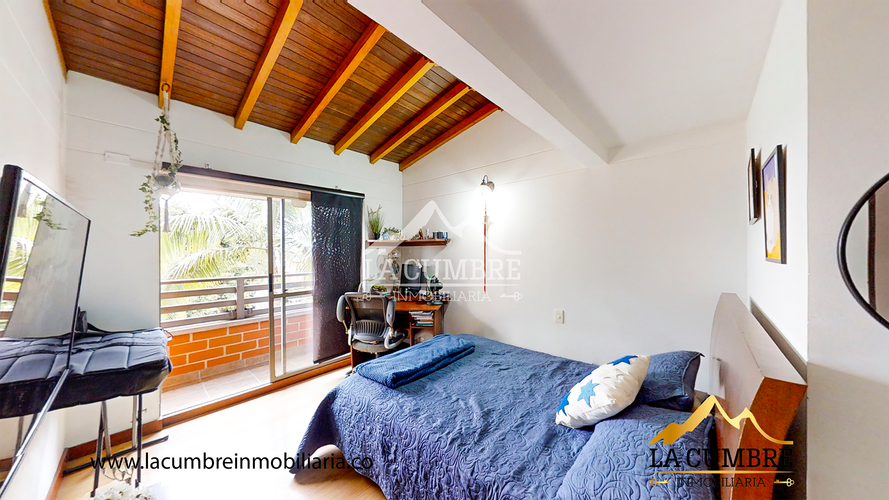 Casa de 3 alcobas en venta en Loma El Atravesado, Envigado, 215 m² · foto 11 de 17