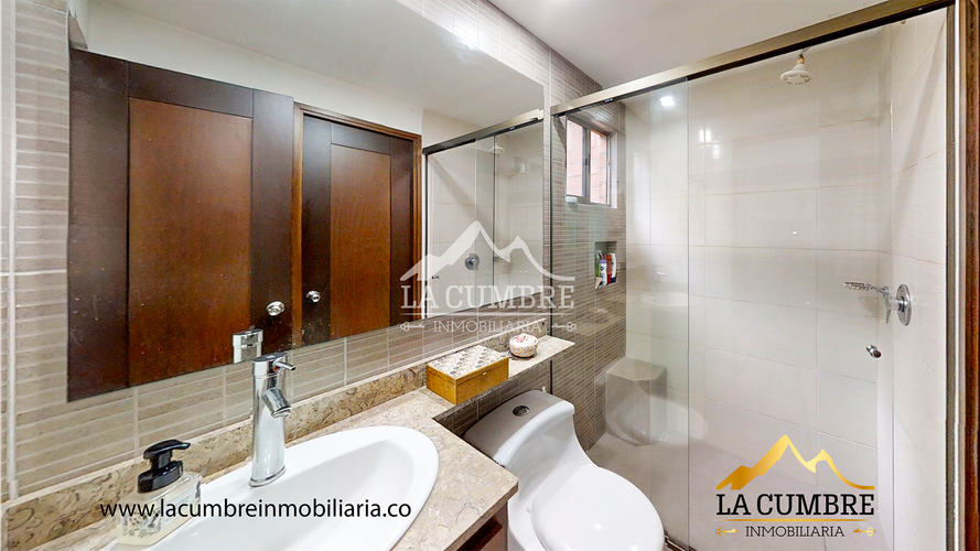 Casa de 3 alcobas en venta en Loma El Atravesado, Envigado, 215 m² · foto 12 de 17