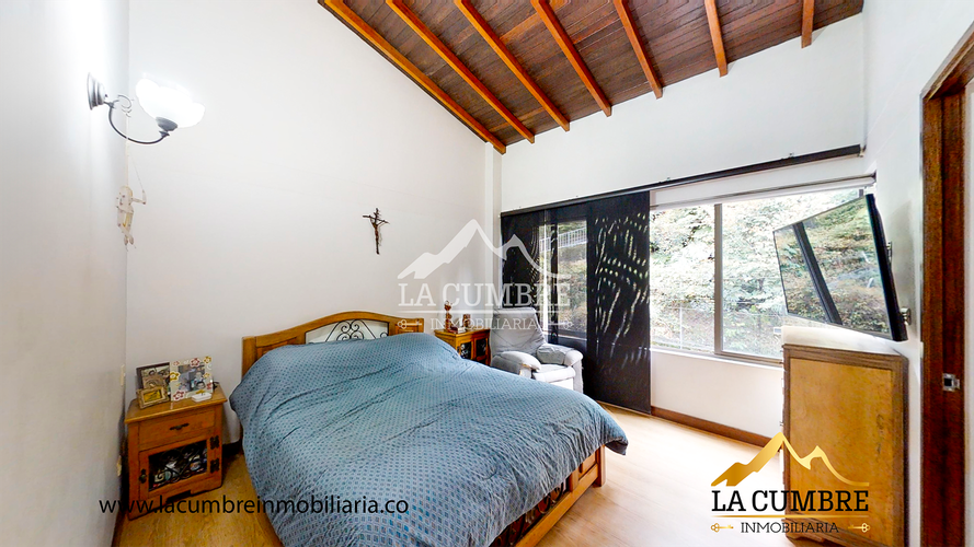 Casa de 3 alcobas en venta en Loma El Atravesado, Envigado, 215 m² · foto 13 de 17