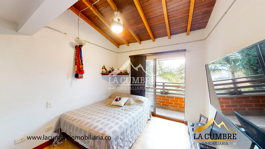 Casa de 3 alcobas en venta en Loma El Atravesado, Envigado, 215 m² · foto 14 de 17