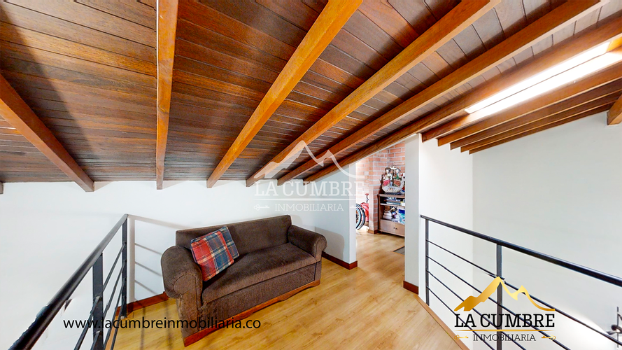 Casa de 3 alcobas en venta en Loma El Atravesado, Envigado, 215 m² · foto 16 de 17