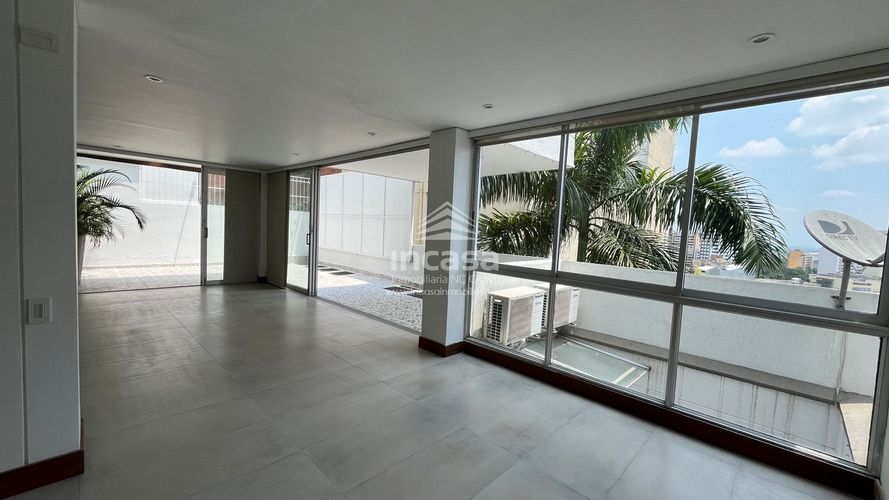 Apartamento en venta en Santa Monica, Cali · foto 2 de 24