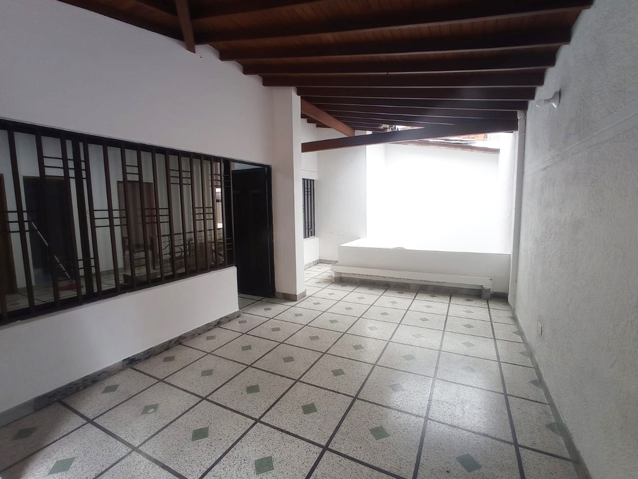 Casa en arriendo en Laureles, Medellín · foto 13 de 17