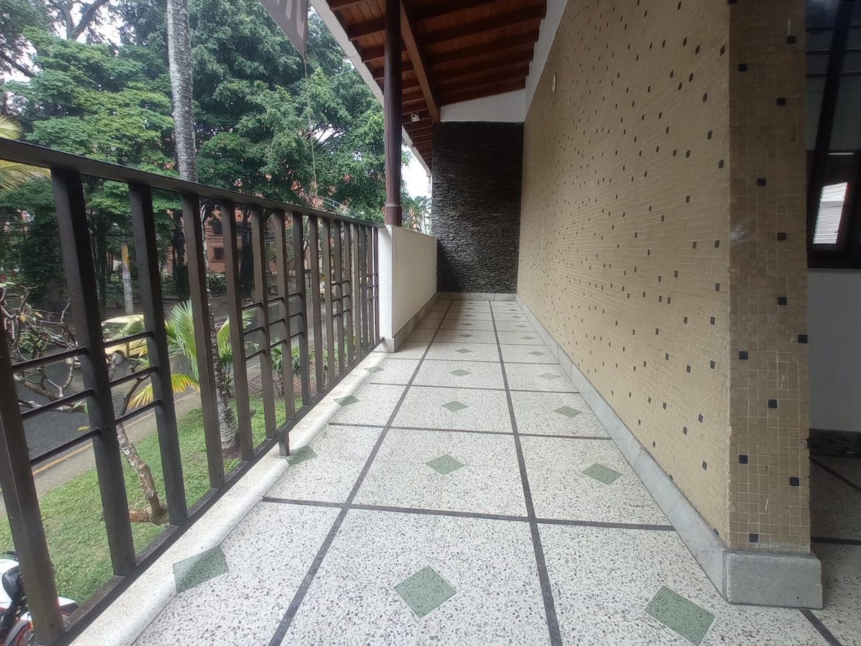 Casa en arriendo en Laureles, Medellín · foto 16 de 17
