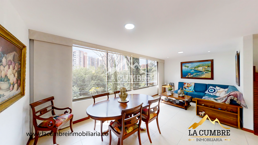 Casa de 3 alcobas en venta en Loma Del Chocho, Envigado, 200 m² · foto 2 de 19