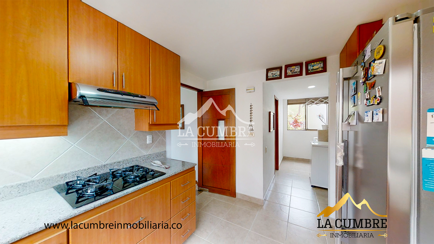 Casa de 3 alcobas en venta en Loma Del Chocho, Envigado, 200 m² · foto 6 de 19