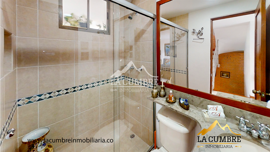 Casa de 3 alcobas en venta en Loma Del Chocho, Envigado, 200 m² · foto 10 de 19