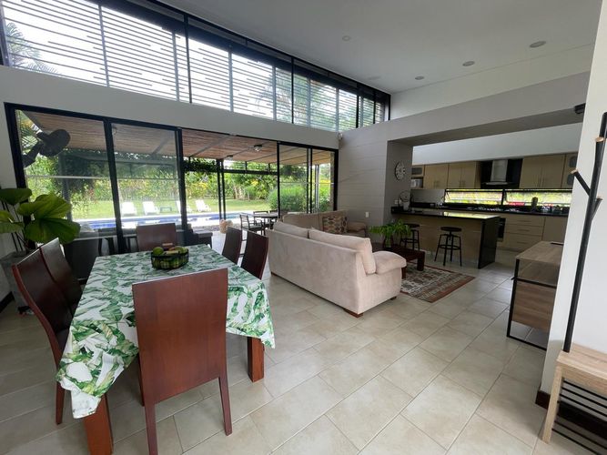 Casa de 4 alcobas en venta en Centro, Armenia, 1424 m² · foto 2 de 12