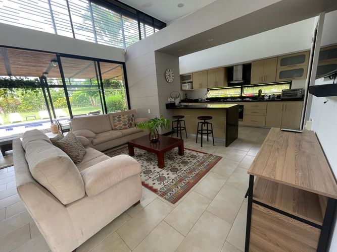 Casa de 4 alcobas en venta en Centro, Armenia, 1424 m² · foto 3 de 12