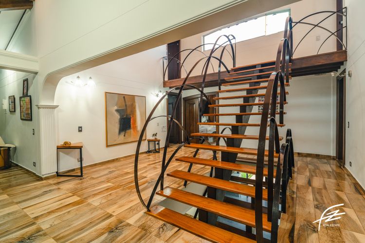 Casa de 6 alcobas en venta en Vallano, Envigado, 300 m² · foto 2 de 11