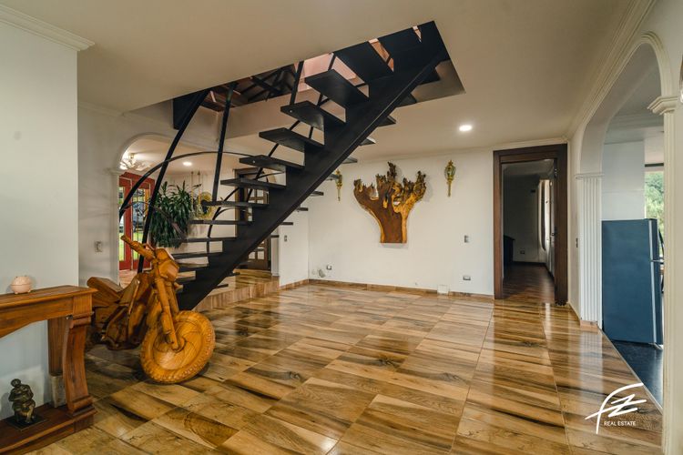 Casa de 6 alcobas en venta en Vallano, Envigado, 300 m² · foto 4 de 11