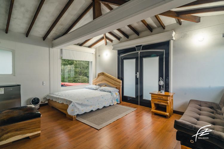 Casa de 6 alcobas en venta en Vallano, Envigado, 300 m² · foto 9 de 11