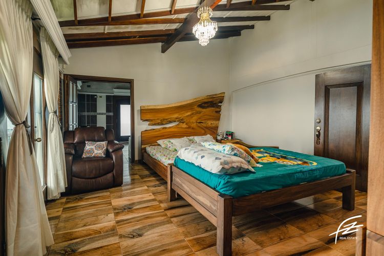 Casa de 6 alcobas en venta en Vallano, Envigado, 300 m² · foto 10 de 11
