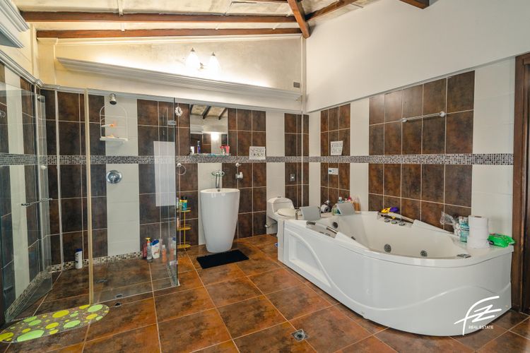Casa de 6 alcobas en venta en Vallano, Envigado, 300 m² · foto 11 de 11