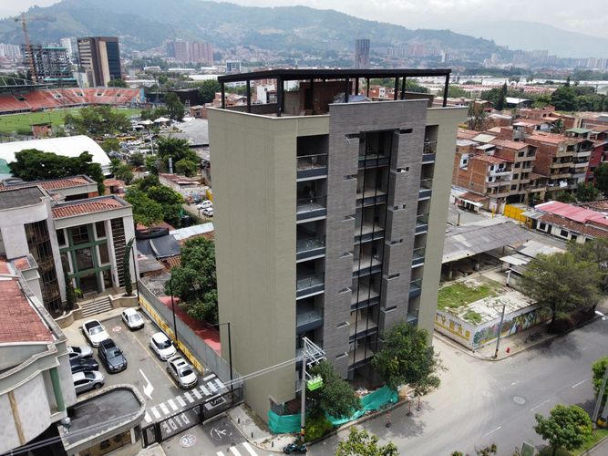 Edificio en arriendo en La Paz, Envigado, 1200 m² · foto 2 de 4