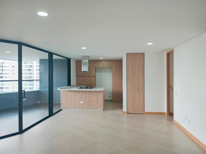 Apartamento de 3 alcobas en arriendo en El Poblado, Medellín, 100 m² · foto 2 de 15