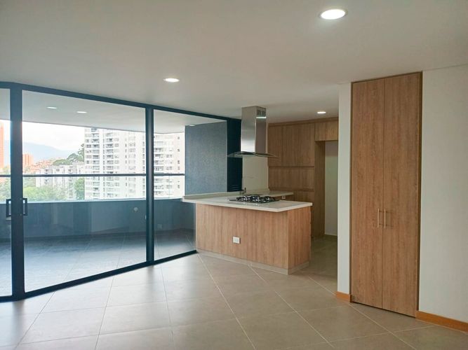 Apartamento de 3 alcobas en arriendo en El Poblado, Medellín, 100 m² · foto 3 de 15
