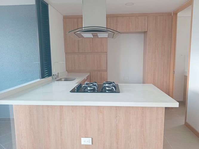 Apartamento de 3 alcobas en arriendo en El Poblado, Medellín, 100 m² · foto 6 de 15