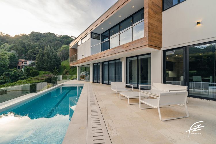 Casa de 5 alcobas en venta en Vía Las Palmas, Envigado, 760 m² · foto 8 de 20