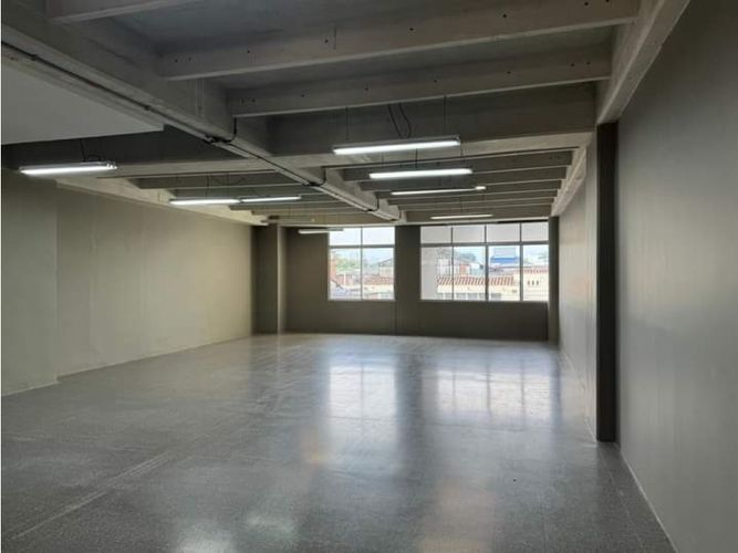 Local en arriendo en Cristo Rey, Medellín, 134 m² · foto 2 de 4