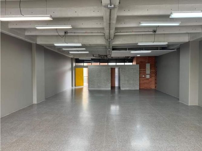 Local en arriendo en Cristo Rey, Medellín, 134 m² · foto 3 de 4