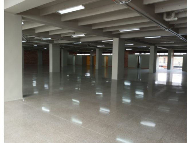 Local en arriendo en Cristo Rey, Medellín, 925 m² · foto 4 de 8