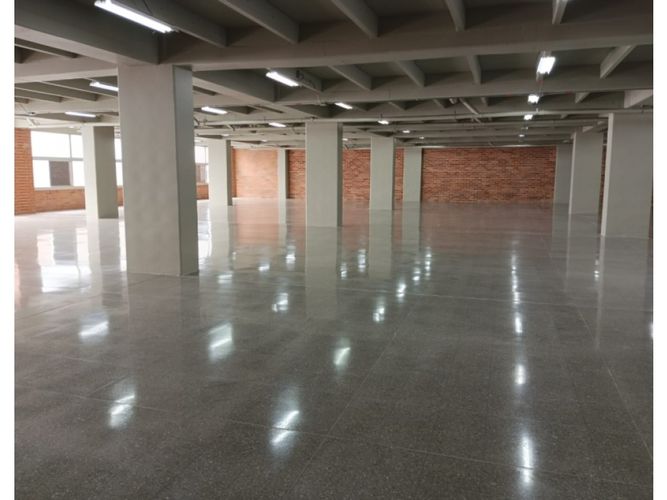 Local en arriendo en Cristo Rey, Medellín, 925 m² · foto 5 de 8