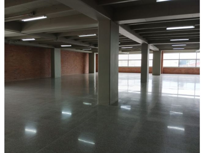 Local en arriendo en Cristo Rey, Medellín, 757 m² · foto 5 de 11