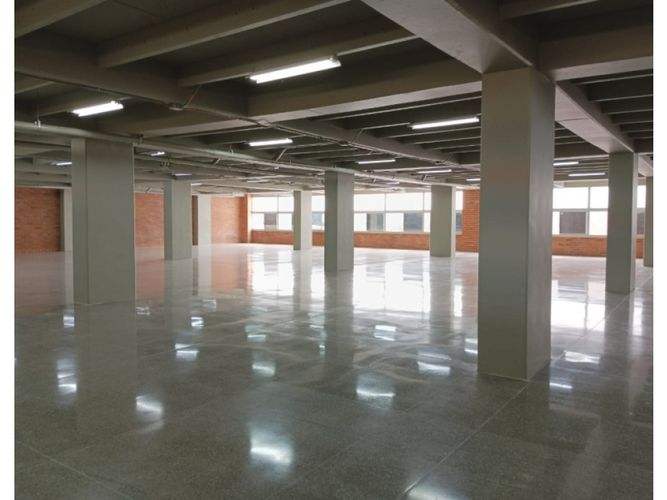 Local en arriendo en Cristo Rey, Medellín, 757 m² · foto 6 de 11