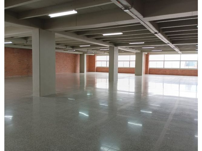 Local en arriendo en Cristo Rey, Medellín, 757 m² · foto 7 de 11