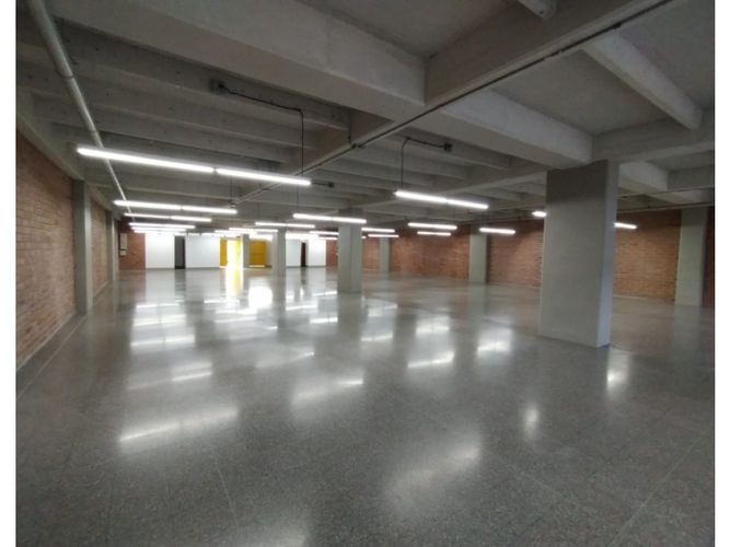 Local en arriendo en Cristo Rey, Medellín, 466 m² · foto 8 de 11