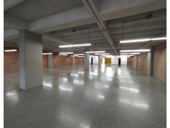 Local en arriendo en Cristo Rey, Medellín, 277 m² · foto 3 de 11
