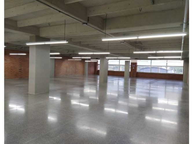 Local en arriendo en Cristo Rey, Medellín, 277 m² · foto 5 de 11