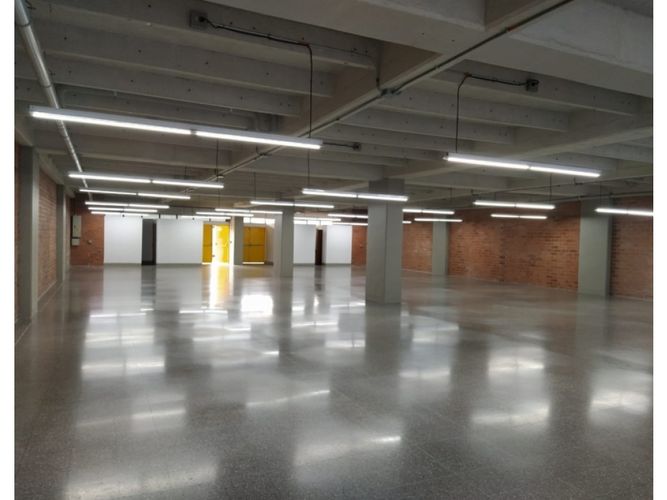 Local en arriendo en Cristo Rey, Medellín, 277 m² · foto 6 de 11