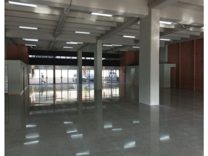 Local en arriendo en Cristo Rey, Medellín, 581 m² · foto 3 de 9