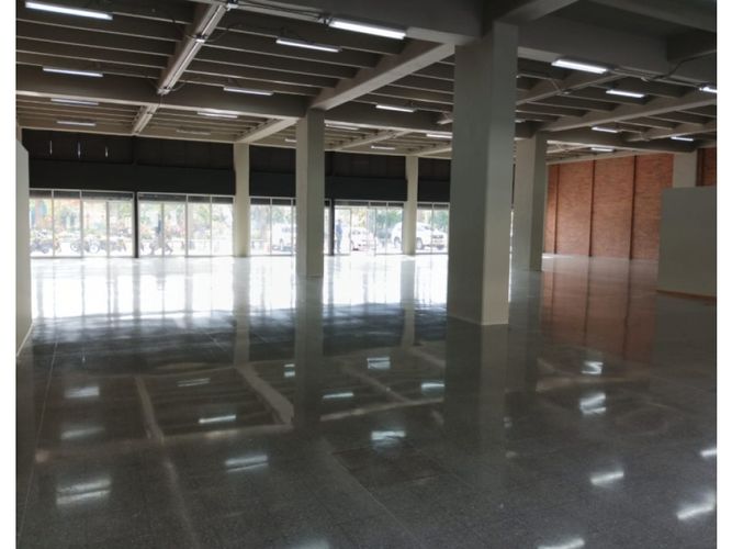 Local en arriendo en Cristo Rey, Medellín, 581 m² · foto 4 de 9