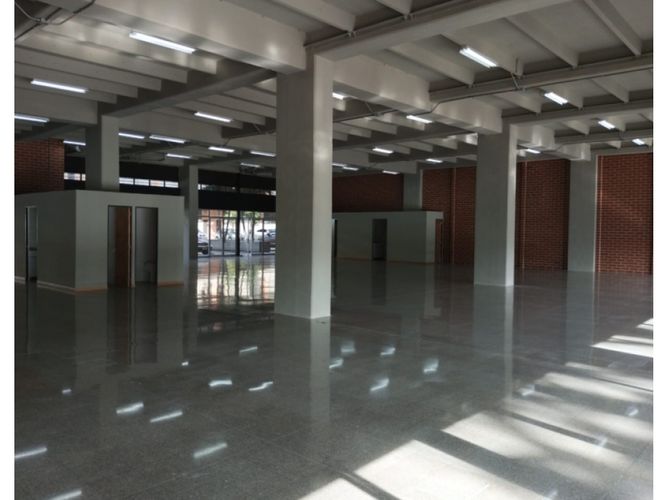 Local en arriendo en Cristo Rey, Medellín, 581 m² · foto 5 de 9